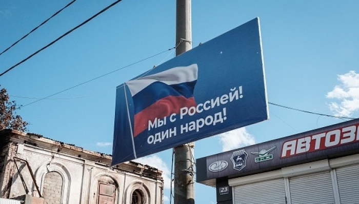 A billboard in a town in the Kharkiv region that was held by Russian forces until recently recaptured by Ukraine reads, ‘We are with Russia, one nation.’ (Photo by Yasuyoshi Chiba / AFP via Getty Images)