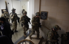 Members of the FBI Swat team secure the corridors of the US Capitol on January 6, 2021. (Photo by OLIVIER DOULIERY/AFP via Getty Images)