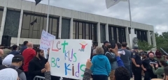 Muslim parents protest outside the Henry Ford Centennial Library in Dearborn, Mich., Sept. 25, 2022. (Twitter) 